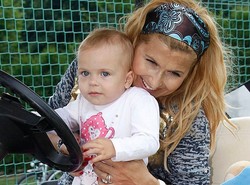 Córeczka nakryła Skrzynecką w intymnej sytuacji. Jak zareagowała?