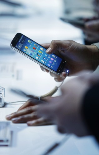 Galaxy S4
<br>
Dodatkowe funkcje: Samsung Adapt Display, Samsung Adapt Sound