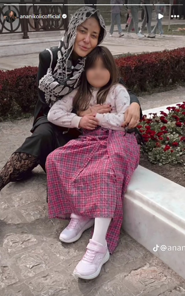 Ana Nikolić sa ćerkom