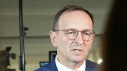 krzyczał "kula w łeb!" pod adresem tuska. jest decyzja prokuratury