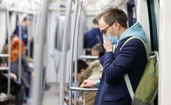 Nowa fala Covid-19 w tym kraju UE. 'Proszę, zakładajcie maseczki'