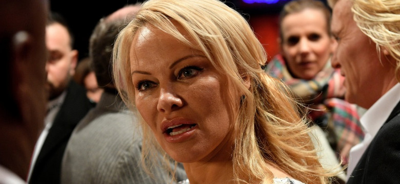 Tak niekorzystnych ZDJĘĆ Pamela Anderson chyba jeszcze nie miała...