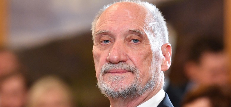 Macierewicz: Informacja służb wskazuje na sfałszowanie czarnej skrzynki