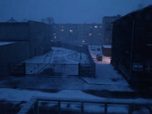 Burza śnieżna nad Śląskiem. Biało się zrobiło w minutę. Najpierw deszcz, potem grad no i śnieg. Błyska się i grzmi. Jeśli pogoda nam chciała zrobić psikusa to przyszła dzień za wcześnie... Fot. Sonia