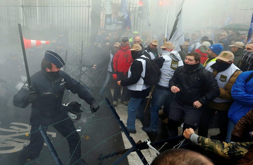 Media mówią o liczbie od 7-10 tys. protestujących