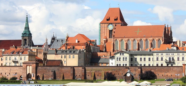 Polskie miasta płacą twórcom seriali za promocję. Ile kosztuje Toruń obecność w "Lekarzach"?