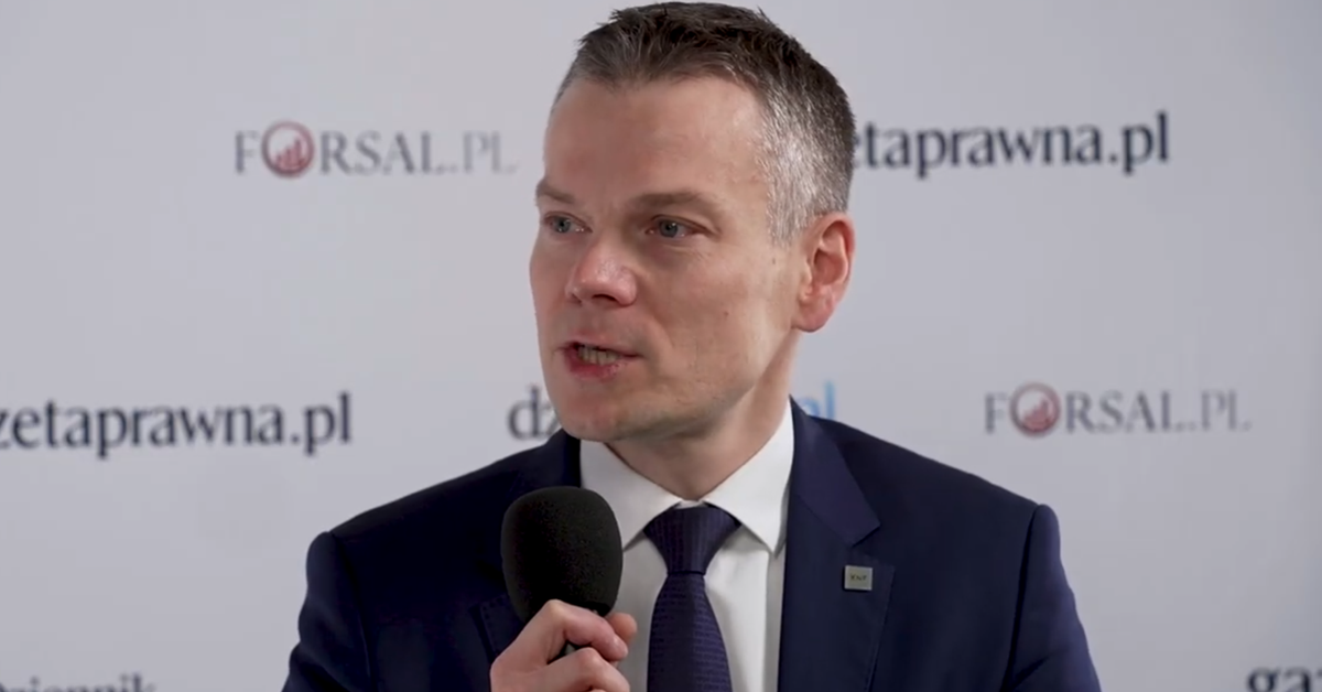 Szef KNF: modelowa umowa kredytu hipotecznego może gwałtownie stać się standardem rynkowym [WIDEO]