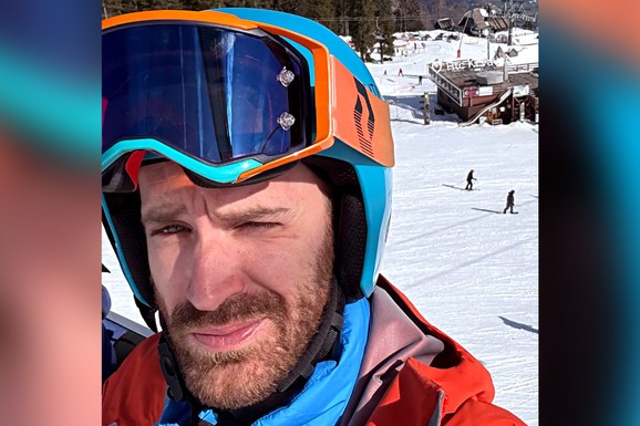 GLUMAC NAPUSTIO DRŽAVU NAKON ŠTO JE ZAVRŠIO NA SUDU Momčilo krišom snimao socijalnu radnicu, ona mu traži odštetu od 10.000 evra