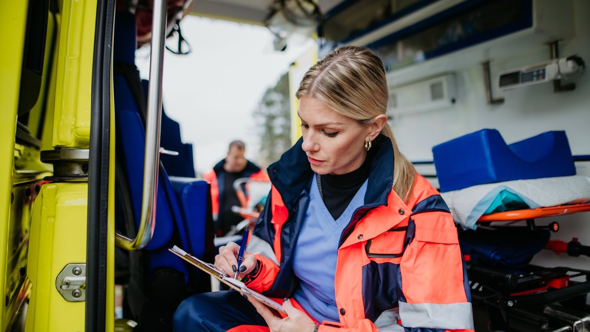 Doktorka Jelena otišla na teren da spase čoveka pa zatekla muža sa ljubavnicom / ILUSTRACIJA