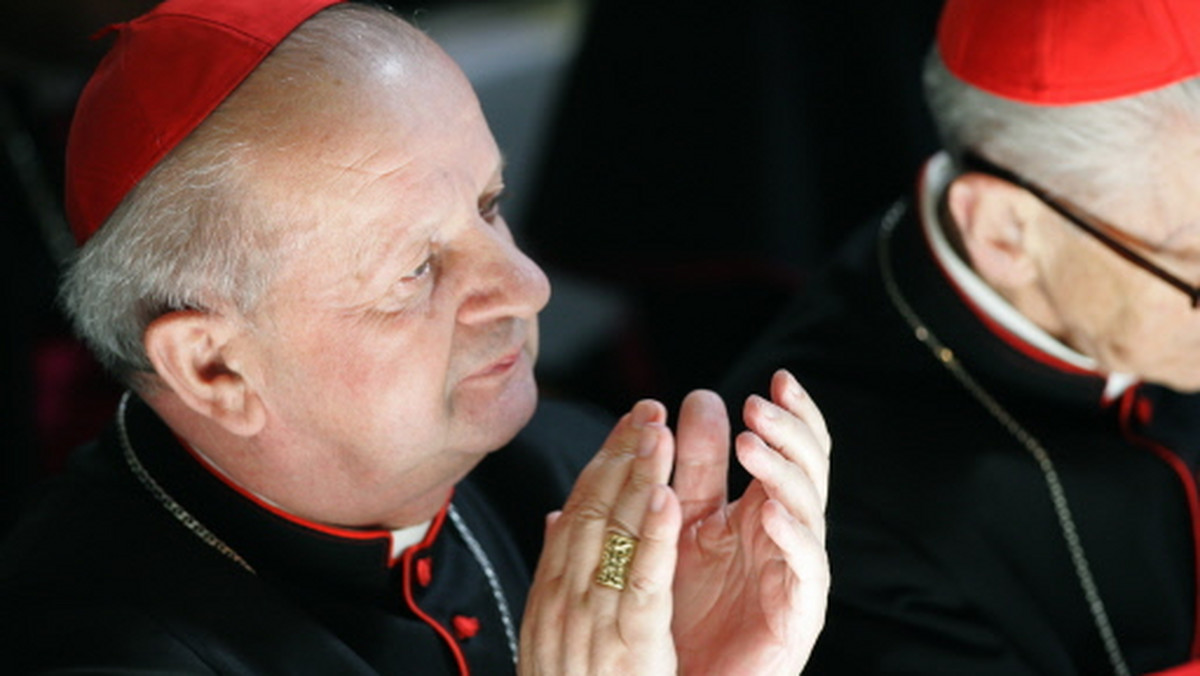 Z sondażu przeprowadzonego przez SMG/KRC wynika, że prawdziwym liderem polskiego Kościoła jest kardynał Stanisław Dziwisz - informuje serwis newsweek.pl.