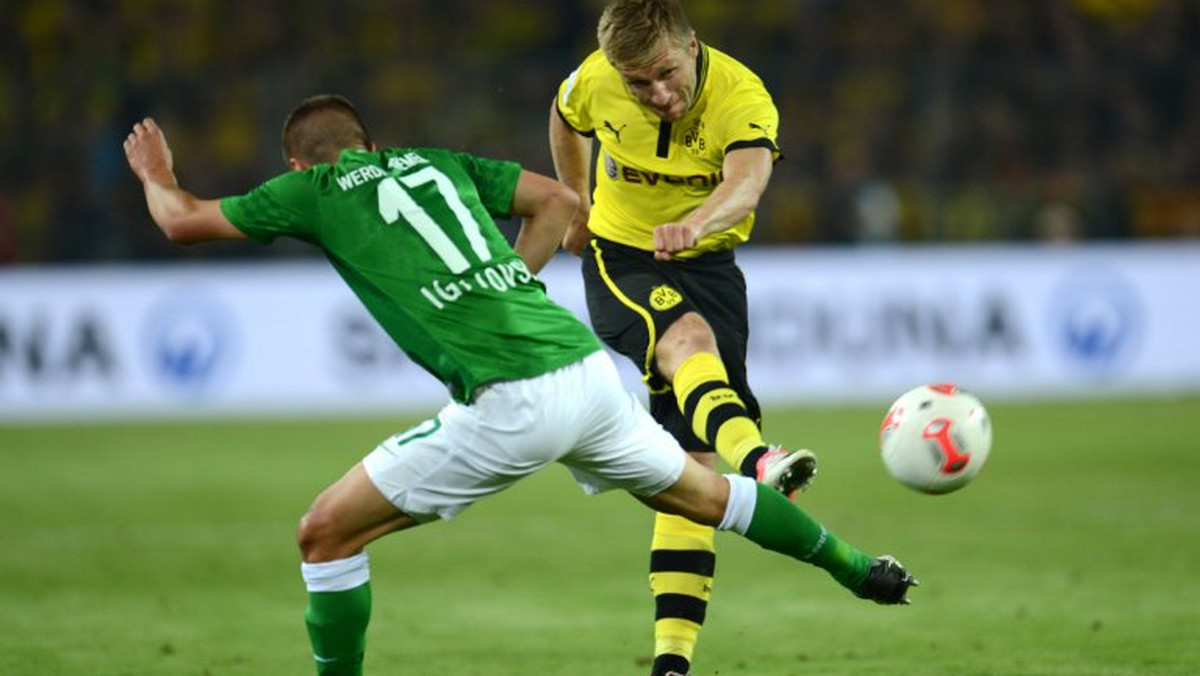 Mistrz Niemiec, Borussia Dortmund, zaczął 50. sezon Bundesligi od wygranej z Werderem Brema na własnym stadionie 2:1 (1:0). Asysty przy obu golach dortmundczyków zaliczyli Polacy - Jakub Błaszczykowski i Robert Lewandowski.