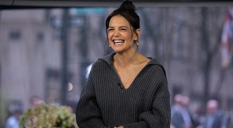 Katie Holmes gyakran jelenik meg meghökkentő szettekben Fotó: Getty Images