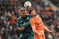 Piłkarze Legii i Rakowa jeszcze nie wypisali się z wyścigu o mistrzostwo Polski