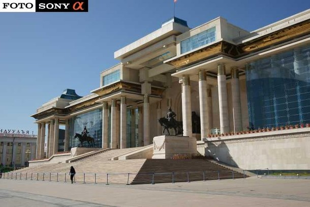 CAMPUS SYBERIA-MONGOLIA EXPEDITION 2009 08.09_ULAN BATOR PARLAMENT