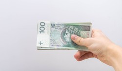 Zasiłek na opiekę nad rodzicem. Kto dostanie pieniądze z ZUS?