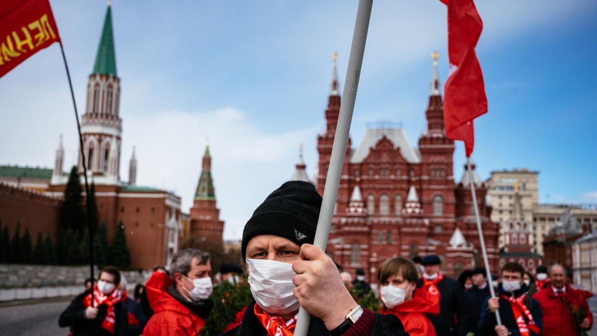 Demonstracja członków rosyjskiej partii komunistycznej, plac Czerwony, Moskwa, 22 kwietnia 2020 r.  