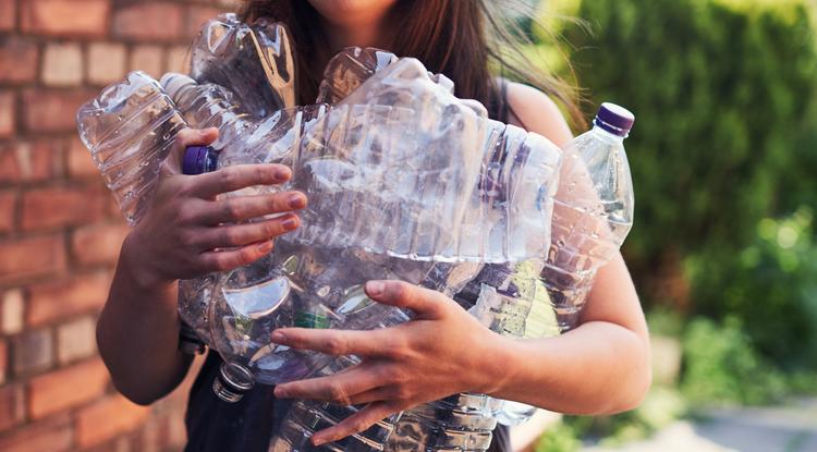 Ne dobd ki a műanyag palackokat! Fotó: Getty Images