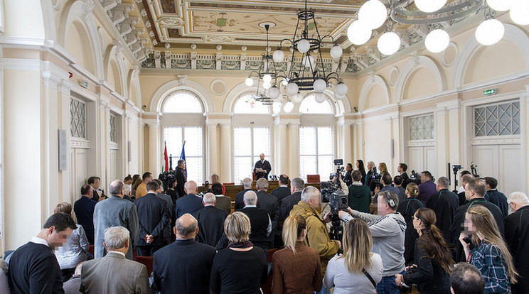 Tíz ember bűnösségét mondta ki a vörösiszapper megismételt elsőfokú eljárásában a Győri Törvényszék hétfőn /Fotó: MTI/Krizsán Csaba