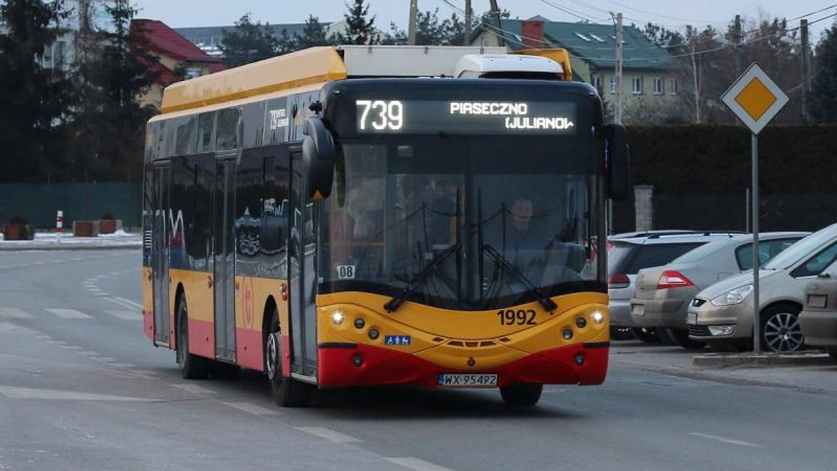 Polska jest na czwartym miejscu pod względem liczby autobusów na prąd, tuż za Francją. Tak wynika z najnowszego raportu analityka rynku tych pojazdów Stefana Baguette'a. Jednym z liderów zmian w kierunku bezemisyjnego transportu jest Warszawa. Do 2020 roku po ulicach polskiej stolicy będzie jeździło blisko 160 "elektryków".