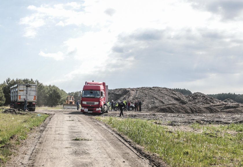 Bobrowniki. Mieszkańcy nie wpuścili ciężarówek z odpadami