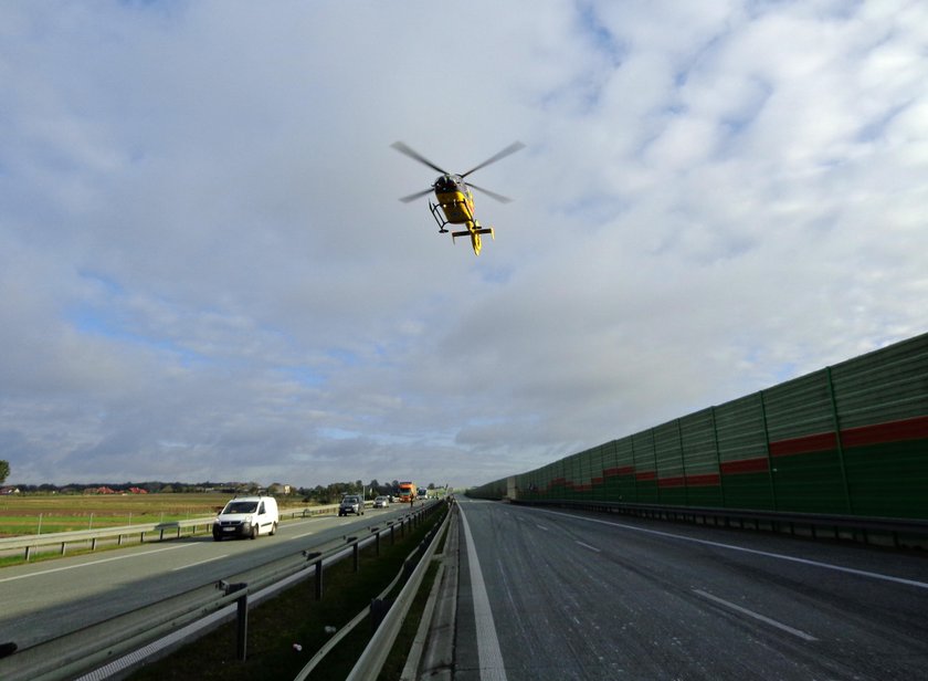 Cysterna uderzyła w autobus z żołnierzami. 6 osób rannych