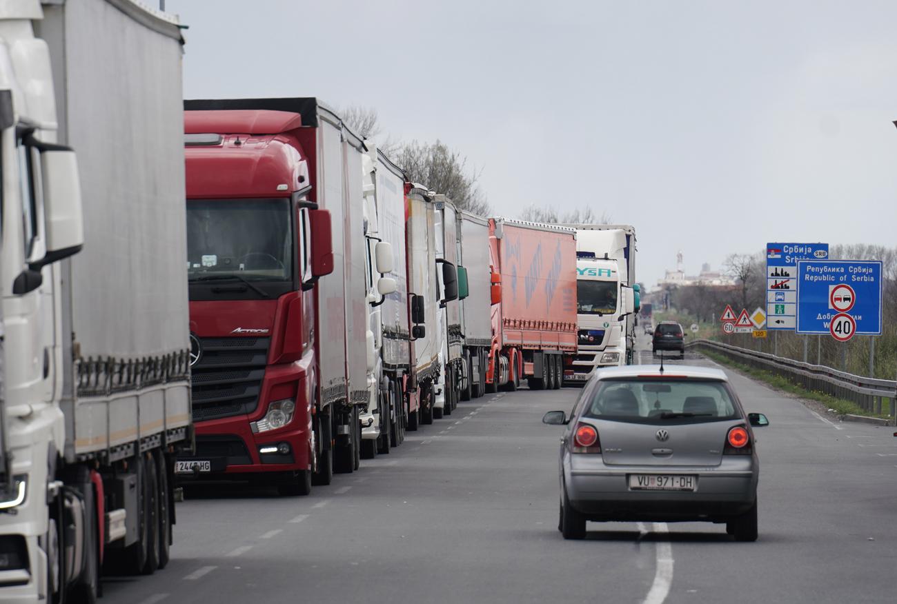 Zašto kamioni satima čekaju da izađu iz Srbije? Evo kako skratiti vreme čekanja i izbeći kilometarske kolone