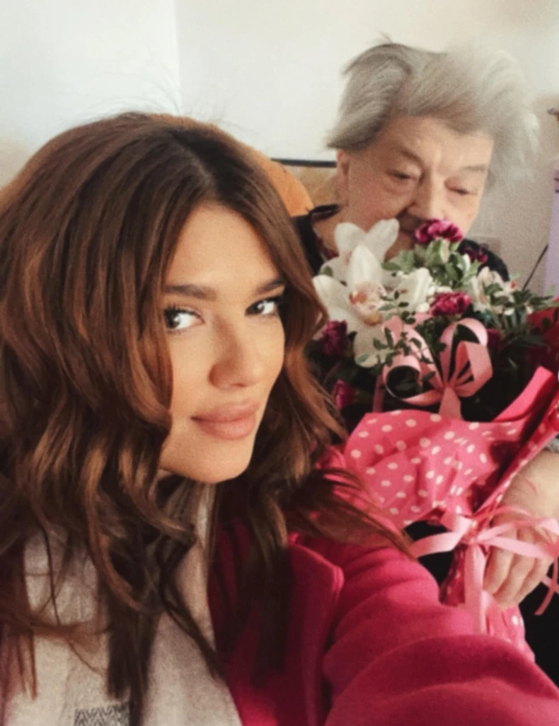 Kija Kockar posetila babu u Zrenjaninu