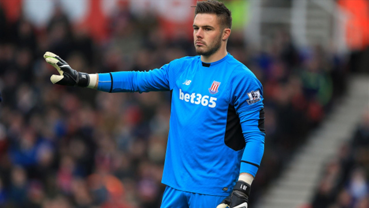 Bramkarz Stoke City i reprezentacji Anglii Jack Butland ujawnił, że będzie musiał przejść jeszcze jedną operację kontuzjowanej kostki. Opóźni ona jego powrót na boisko o kolejne dwa miesiące.