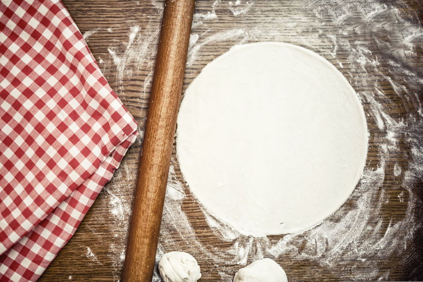 Ciasto na przepis na pizzę bez drożdży