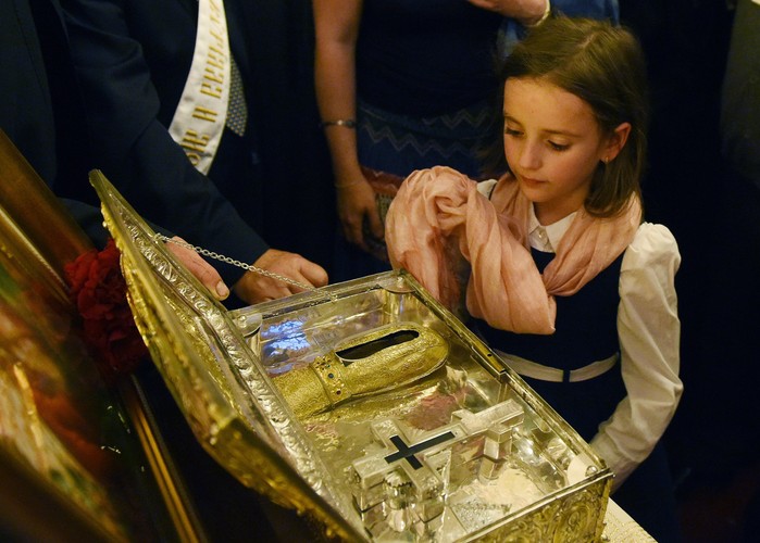 Relikwie przyleciały do Polski