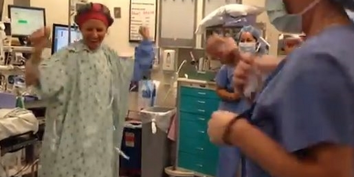 Wzruszające. Tańczy z lekarzami przed usunięciem piersi.