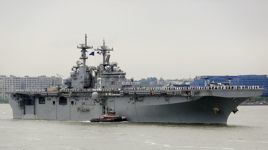 USS Kearsarge w Nowy Jorku, 2017 / fot. U.S. Marine Corps, Sgt. Gabby Petticrew, wikipedia.org