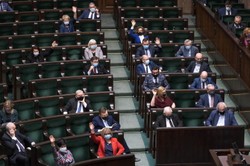 Poparcie dla PiS rośnie. Pierwsze notowania Agrounii w NAJNOWSZYM sondażu