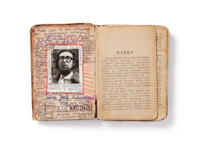 Notatki w książce Jak doskonalić samego siebie, 1982 / Notes in the book How to Perfect Oneself, 1982 © własność Danuty, Malwiny i Sabiny Antoniszczak