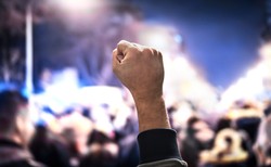 Protest przedsiębiorców w stolicy. "Rząd robi wszystko, byś w kwietniu stracił pracę"