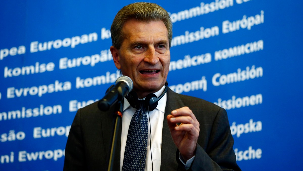 Komisarz UE ds. energetyki Guenther Oettinger odrzucił w czwartek na łamach gazety "Frankfurter Allgemeine Zeitung" pomysł unii energetycznej forsowany przez premiera Donalda Tuska w celu zmniejszenia zależności od rosyjskich dostaw surowców energetycznych.