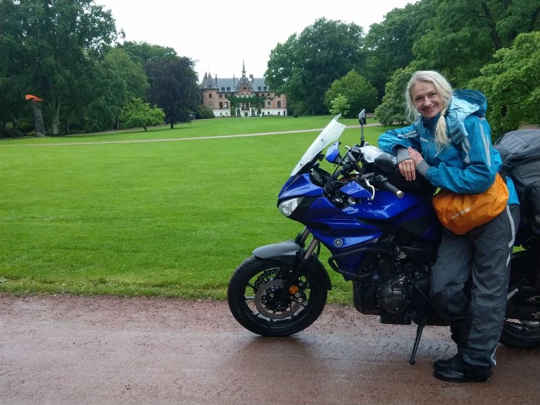 "Kobieta na motocyklu" w Szwecji