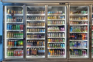 Niepełnoletni nie kupią 'energetyków'. Sejm uchwalił ustawę wprowadzającą zakaz sprzedaży