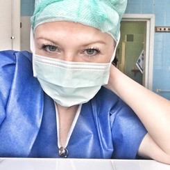 Mama Ginekolog i jej sukienka zemsty na licealne spotkanie. 'Wygląda jak z odpustu'