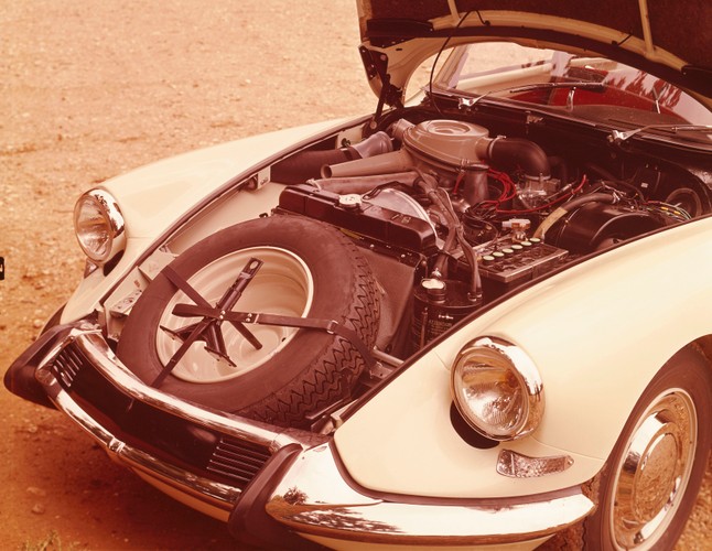 Półautomatyczna skrzynia biegów obywała się bez sprzęgła