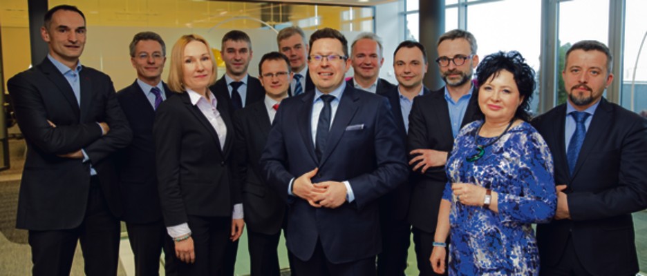 OD LEWEJ: Jan Wacławek, Jean Rossi, Ewa Szurmińska-Jaworska, Piotr Wiewiórka, Marcin, Chomiuk, Mariusz Ignatowicz, Tomasz Barańczyk (z przodu, partner zarządzający działem podatkowo-prawnym PwC), Rafał Dróbka, Tomasz Kassel, Sławomir Krempa, Katarzyna Czarnecka, Bartosz Jasiołek