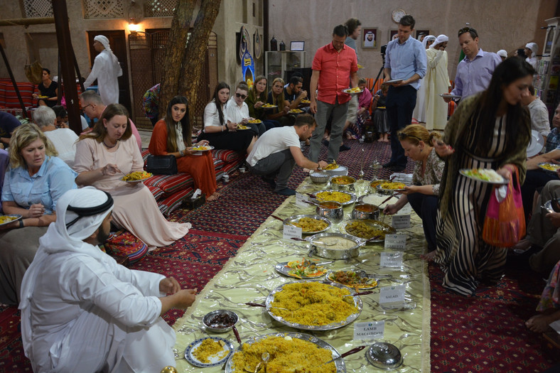 Zagraniczni turyści zapraszani są do wspólnej ramadanowej wieczerzy iftar.