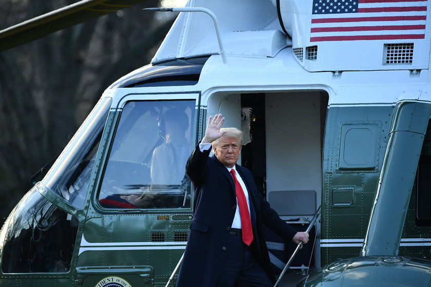 Donald Trump pospiesznie opuszcza Biały Dom