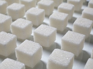 Prognozy cen cukru i chleba. Kowalczyk: Mamy zapasy