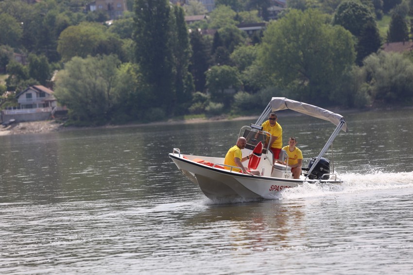 Spasilačka oprema za bezbedniji Štrand