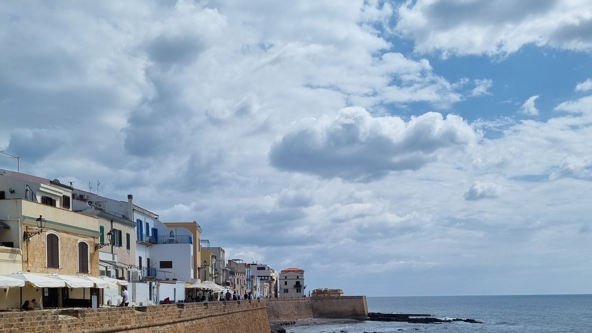 Proverili smo kakve su cene nekretnina na ostrvu koje će biti hit ovog leta i za Srbe: Garsonjere koštaju kao stanovi u Beogradu, luksuz ide i do milion evra (FOTO)