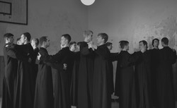 "Słudzy" Boga czy partii? Kościoły pod specjalnym nadzorem [RECENZJA]