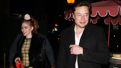 Elon Musk barátnője elkapta a koronavírust
