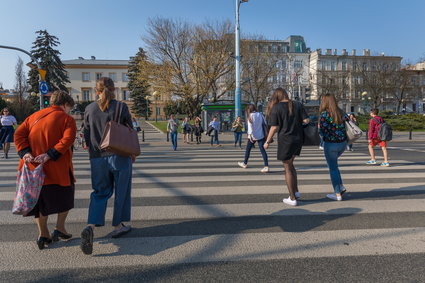 2000 zł na rękę - tyle średnio zarabiali Polacy w najmniejszych firmach w 2017 r.