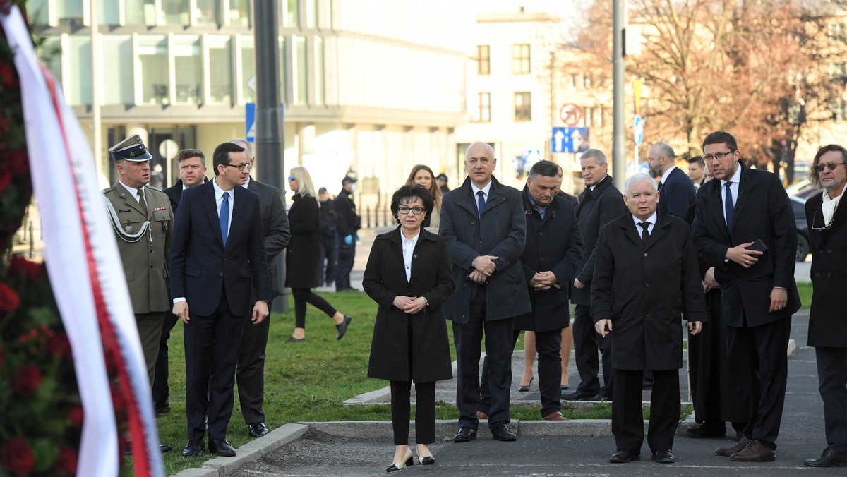 Katastrofa smolenska. Kontrowersje wokół uroczystości, policjanci zaniepokojeni